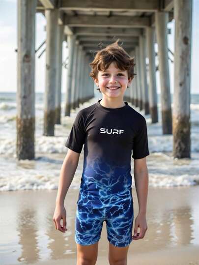 Tween 男孩閃電字母印花短袖 T 恤和短褲泳衣套裝