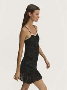 Nöista 无袖迷你连衣裙，采用纹理面料和荷叶边装饰。非常适合节日或夏季派对。 - 黑色 - 查看 5
