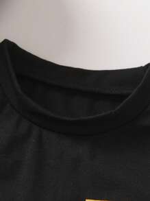 SHEIN Set Di 3 Pezzi Maglietta, Pantaloncini E Borsa Per Ragazzi Giovani Per Look Casual, Carino, Sportivo E Alla Moda Per Primavera Ed Estate