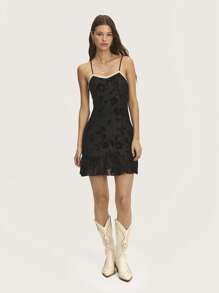 Nöista 无袖迷你连衣裙，采用纹理面料和荷叶边装饰。非常适合节日或夏季派对。 - 黑色 - 查看 4