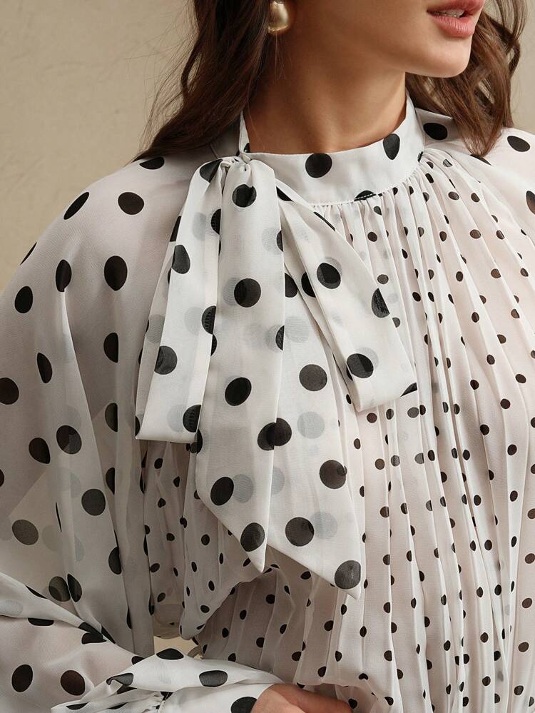 Blouse à manches longues plissée avec nœud devant à pois pour femmes, élégante et polyvalente pour le travail et les tenues décontractées
