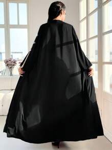 Al Najma Bata abaya modesta con panel de contraste, mangas acampanadas y adorno de cristal - Negro - Ver 3