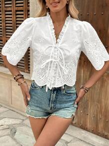 Breezaya 女式 V 领系带刺绣短袖衬衫（白色） - 白色 - 查看 4