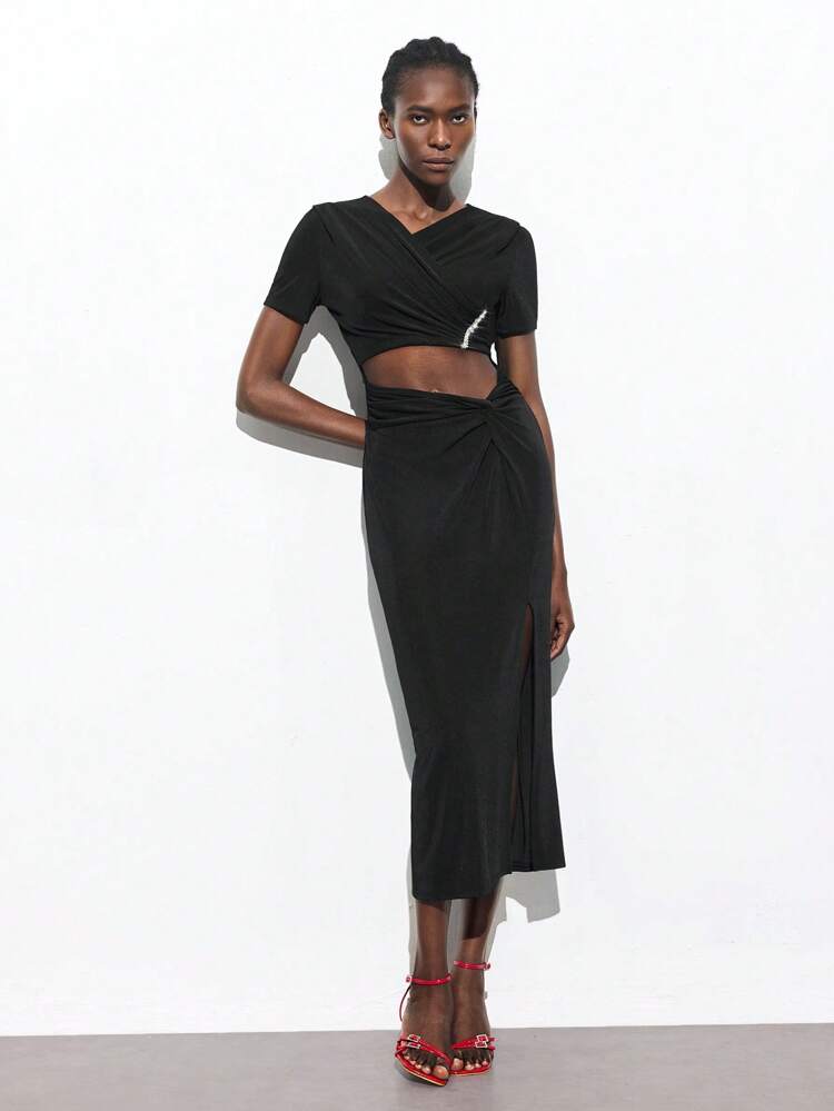 SHEIN Maija 2025 Summer New Black Short Sleeve Off-Shoulder Metal Buckle Design Cropped Top, Simple Fashionable Versatile Summer Vibe Music Festival Beach Vacation Casual Romantic Urban Resort Suitable For Outing Party Wedding Guest Retro Graduation Season