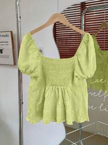 Elamini Camisa Ajustada de Mulher com Botões, Gola Quadrada, Manga Curta e Tecido Estruturado, na Cor Vermelha - Verde Oliva - Visão 2