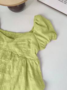 Elamini Camisa Ajustada de Mulher com Botões, Gola Quadrada, Manga Curta e Tecido Estruturado, na Cor Vermelha - Verde Oliva - Visão 5