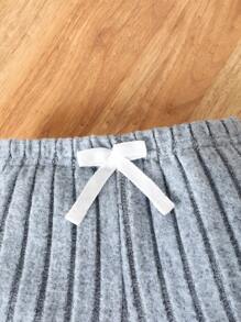 SHEIN 2 件套新生儿休闲彩色口袋舒适条纹针织圆领长袖 T 恤和松紧腰裤套装，适合春秋冬季