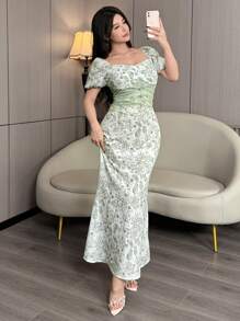 Modelyn 方领泡泡袖收腰复古风格精致碎花中长连衣裙