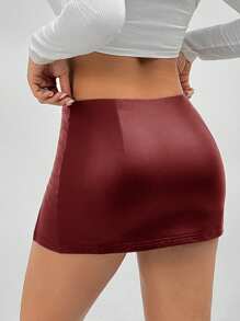 SHEIN PETITE Chân váy mini lưng thấp bằng da PU co giãn cao - Màu Đỏ Sâu - Xem 2