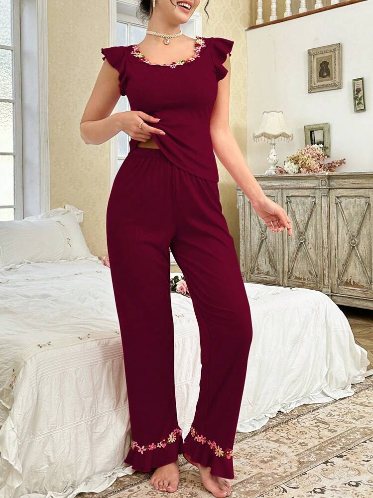 CottageSlumber طقم بيجامة نسائي مكون من ملابس علوية مطرزة بزهور مع أكمام قصيرة وبنطلون، مجموعة ملابس منزلية مريحة لموسم الأعياد - عنابي اللون - مشاهدة 6