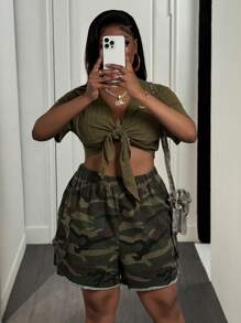 Slaydiva Nouveau printemps et été Chemise décontractée col chemise col V-neck avant creux bretelles T-shirt à manches courtes + poches de travail tridimensionnelles sur les deux côtés Short camouflage Femmes Plus Deux pièces Ensemble-A - Vert - Voir 4