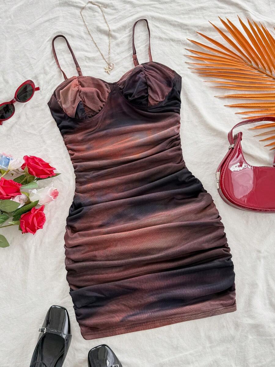 Soleia Robe mini d'été pour femmes avec laçage, décolleté à fines bretelles, motif tie dye et maille ajustée - Multicolore - Voir 1