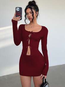 Aloruh 年轻现代女性圆领镂空蝴蝶结前部紧身短款上衣 + 低腰迷你裙套装 - 酒紅色 - 查看 6