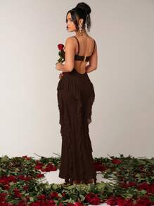 Silquee Váy dài hở lưng hở lưng màu đỏ thanh lịch gợi cảm cổ chữ V không tay nhiều lớp viền xếp nếp, nút kim loại trang trí hoa, thích hợp cho tiệc cocktail, hẹn hò lãng mạn, váy lưới đan, tiệc tùng, tụ họp trang trọng, váy phù dâu, đi chơi buổi tối, Halloween, Giáng sinh, váy siêu dài - Cà phê nâu - Xem 2