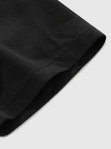 Manfinity Streetrush Regalo para el novio, conjunto de camiseta de manga corta con cuello redondo y estampado de colores y pantalones cortos elásticos, conjunto informal de dos piezas de ropa de calle joven, conjunto de dos piezas de ropa de hombre, conjunto de dos piezas de pantalones cortos