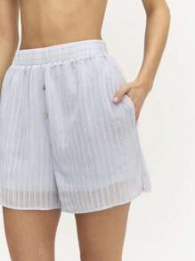 SHEIN Unity 纹理条纹薄纱短裤，前部纽扣设计，休闲百搭，为任何造型增添时尚感。