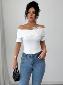Elenzga Blusa bianca elegante e floreale con spalle scoperte, maniche corte, unica e alla moda, adatta per l'estate