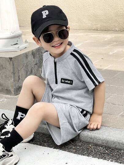 SHEIN Little Byeori 2 件套男童休闲舒适缝线撞色丝带贴片短袖上衣和短裤针织套装，非常适合学校、花园、海滩、生日、春季、夏季、秋季、冬季