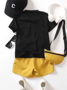 SHEIN Set Di 3 Pezzi Maglietta, Pantaloncini E Borsa Per Ragazzi Giovani Per Look Casual, Carino, Sportivo E Alla Moda Per Primavera Ed Estate