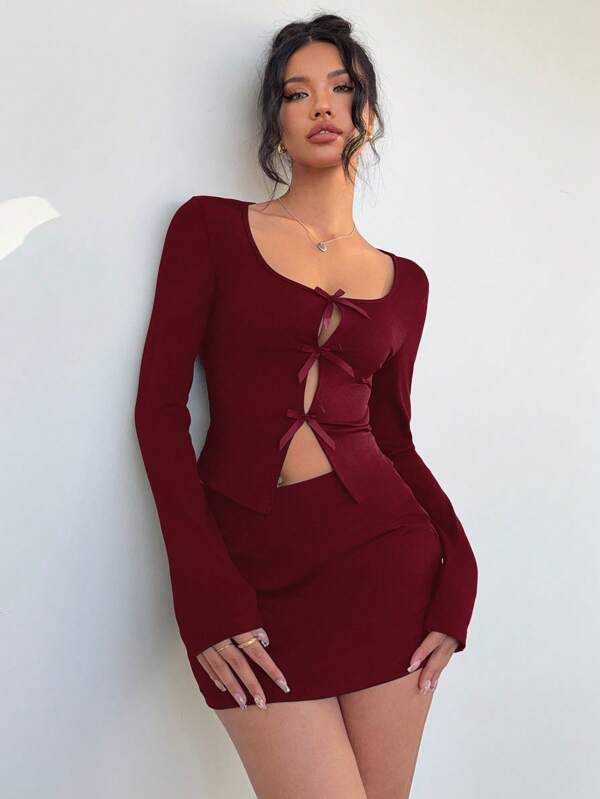 Aloruh 年轻现代女性圆领镂空蝴蝶结前部紧身短款上衣 + 低腰迷你裙套装