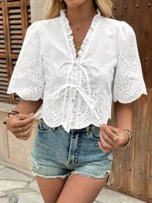 Breezaya 女式 V 领系带刺绣短袖衬衫（白色） - 白色 - 查看 3