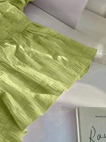 Elamini Camisa Ajustada de Mulher com Botões, Gola Quadrada, Manga Curta e Tecido Estruturado, na Cor Vermelha - Verde Oliva - Visão 4