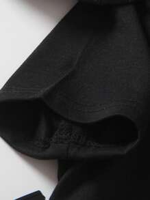 SHEIN Set Di 3 Pezzi Maglietta, Pantaloncini E Borsa Per Ragazzi Giovani Per Look Casual, Carino, Sportivo E Alla Moda Per Primavera Ed Estate