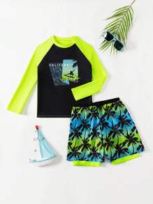 Tween Boy badmodetop met ronde kraag, lange mouwen en all-over print + zwembroekset