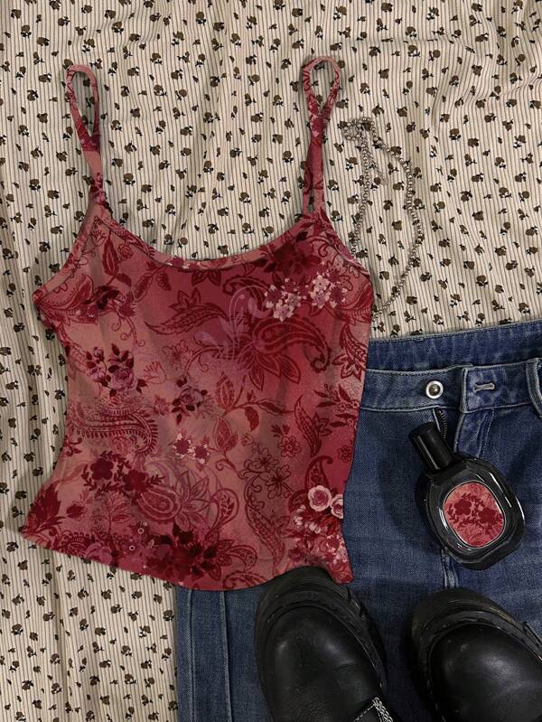 Attitoon Camiseta de tirantes sexy roja con estampado retro de flores dispersas, adecuada para conjuntos de verano de talla grande para mujer