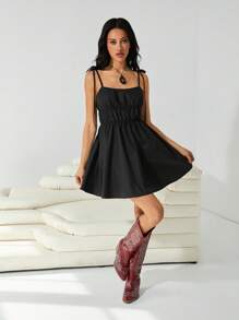 SHEIN EZwear Robe courte style Babydoll pour femmes, couleur unie, à nouer sur les épaules, froncée - Noir - Voir 3