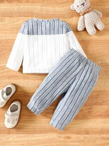 SHEIN 2 件套新生儿休闲彩色口袋舒适条纹针织圆领长袖 T 恤和松紧腰裤套装，适合春秋冬季