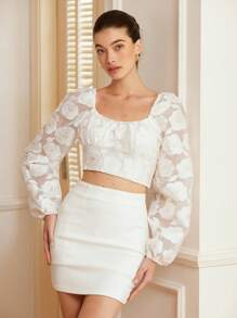 Aveloria 浪漫甜美白色提花刺绣灯笼袖短款衬衫，腰部收紧设计，优雅时尚风格，全身印花