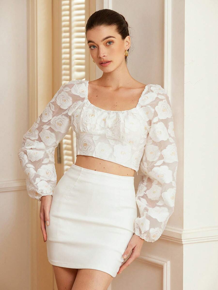 Aveloria 浪漫甜美白色提花刺绣灯笼袖短款衬衫，腰部收紧设计，优雅时尚风格，全身印花