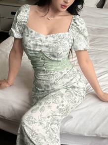 Modelyn 方领泡泡袖收腰复古风格精致碎花中长连衣裙