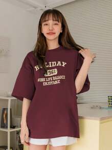 DAZY Áo thun hở vai họa tiết chữ mùa hè cỡ lớn - Màu Đỏ Sâu - Xem 3