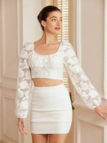 Aveloria 浪漫甜美白色提花刺绣灯笼袖短款衬衫，腰部收紧设计，优雅时尚风格，全身印花