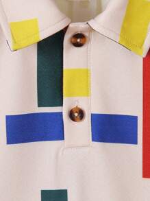 SHEIN 2 件套年轻男孩针织纹理设计 Polo 领印花条纹和格子短袖 Polo 衫和针织纹理印花运动短裤套装，休闲夏季服装 - 彩色 - 查看 3