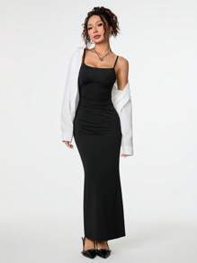 SHEIN PETITE Vestido largo negro con tirantes elásticos y de punto, detalles de recogido a la cintura que te hacen lucir talla grande delgada. Básico y versátil. Estilo básico para deportes y ocio.