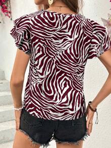 SHEIN Essnce Blusa de cuello redondo con doble capa y mangas cortas con estampado de cebra de verano - Multicolor - Ver 2