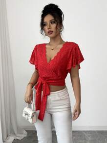 Calvaya Vrouwen Elegante Rode Kant Criscross V-hals Strik Voorkant Ruffle Mouw Blouse Top
