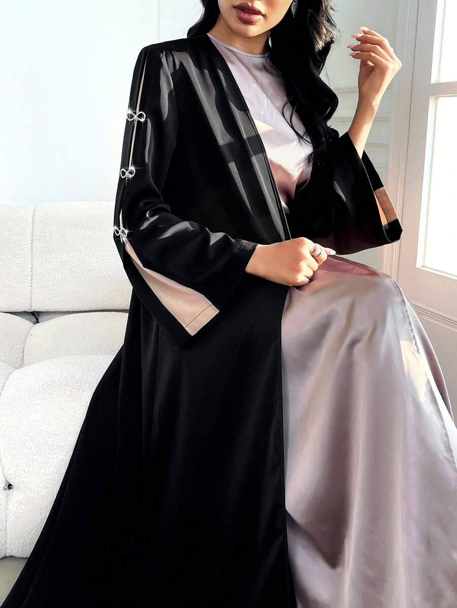 Al Najma Bata abaya modesta con panel de contraste, mangas acampanadas y adorno de cristal - Negro - Ver 1