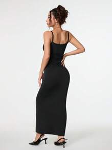 SHEIN PETITE Vestido largo negro con tirantes elásticos y de punto, detalles de recogido a la cintura que te hacen lucir talla grande delgada. Básico y versátil. Estilo básico para deportes y ocio.