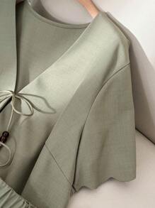 CosyJoli 加大码贝壳边系带袖衬衫和短裤套装，度假休闲女装两件套夏季 - 綠色 - 查看 5