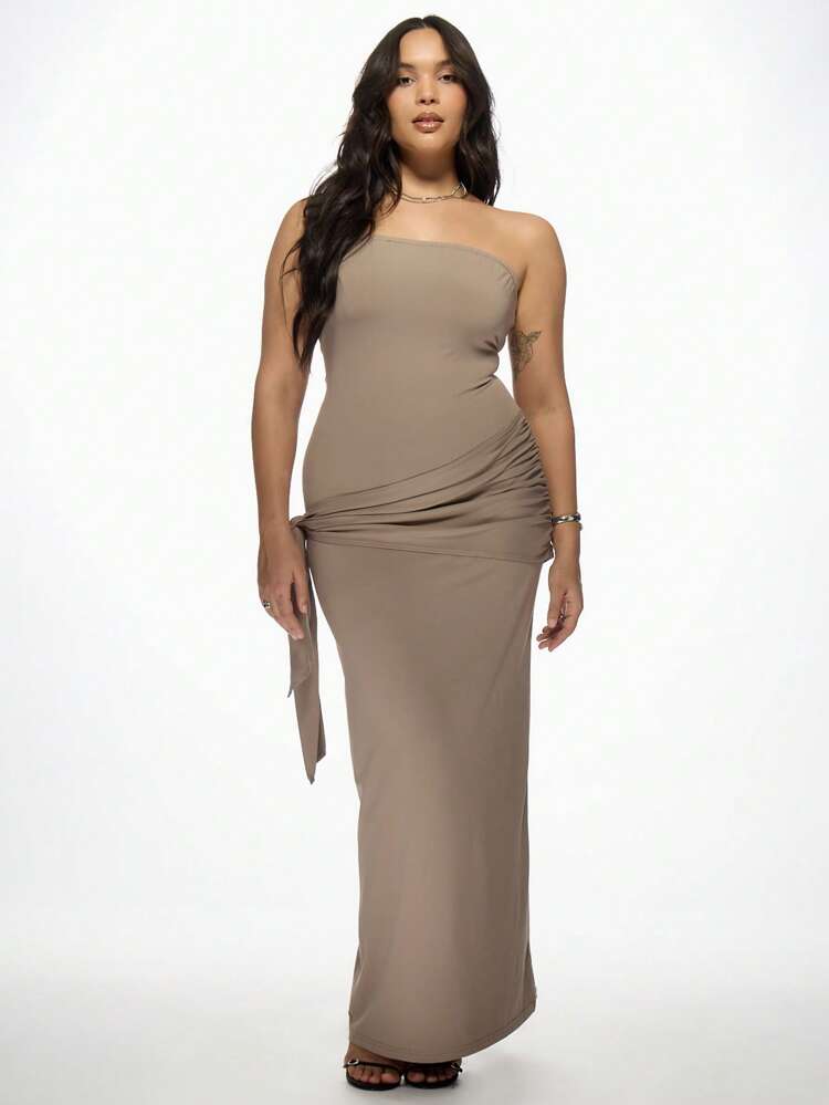 MISSGUIDED PLUS Robe longue bandeau avec détail de ceinture à la taille, jolie robe d'été