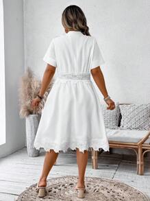 SHEIN Clasi 大码立领纽扣蕾丝拼布短袖连衣裙，女士夏季服装，圣帕特里克节狂欢服装，节日春假服装，圣帕特里克波西米亚风 - 白色 - 查看 2