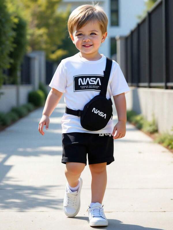 SHEIN 3PCS Young Boys' T-Shirt And Shorts Set With Bag, Casual And Cute Sports Fashion For Spring And Summer