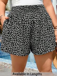 SHEIN PETITE CURVE Plus SummerDitsy Floral Print Slant Pocket Shorts - Black - View 1