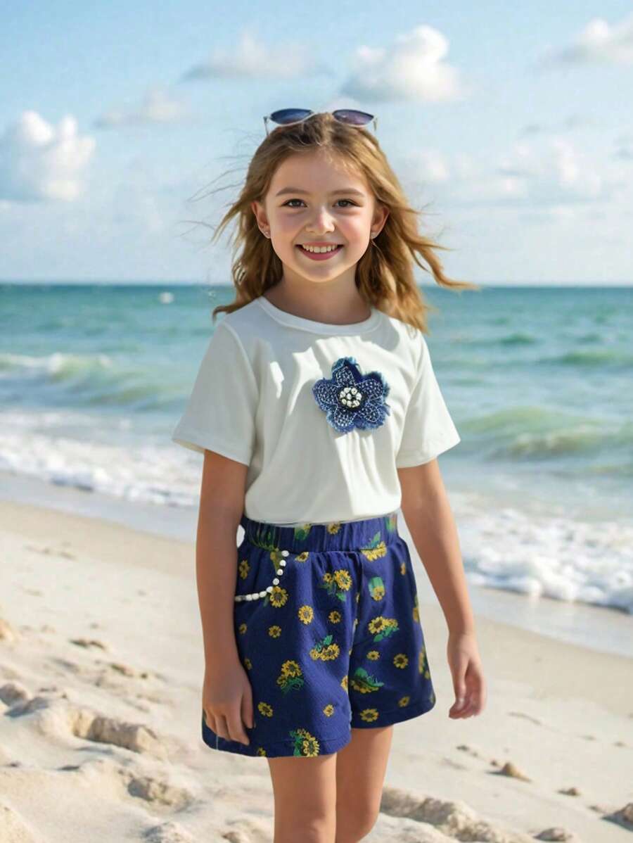 Conjunto informal de 2 piezas para niñas: Top de cuello redondo blanco con flores 3D de perlas y shorts efecto denim, nuevas llegadas de verano