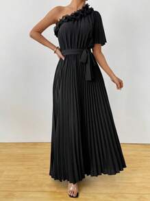 SHEIN Clasi Robe élégante noire asymétrique à volants en mousseline d'épaule pour femme, printemps/été, avec ceinture nouée à la taille plissée
