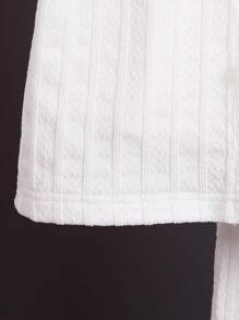 SHEIN 年輕男孩白色針織夏季休閒襯衫，帶領口，鈕扣，紋理提花設計，彈性腰帶和運動長褲套裝 - 白色 - 查看 5